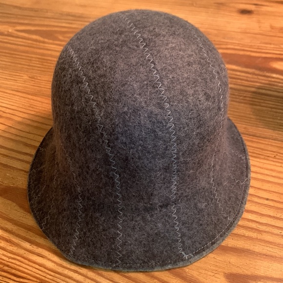 Talbots gray 100% wool hat with bow. - Picture 3 of 9